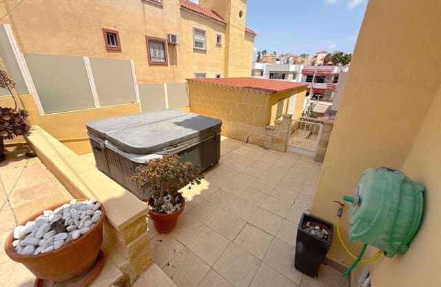 4 bedroom Apartment for sale in Villamartin, Orihuela with pool - € 189,950 (Ref: 9138280)