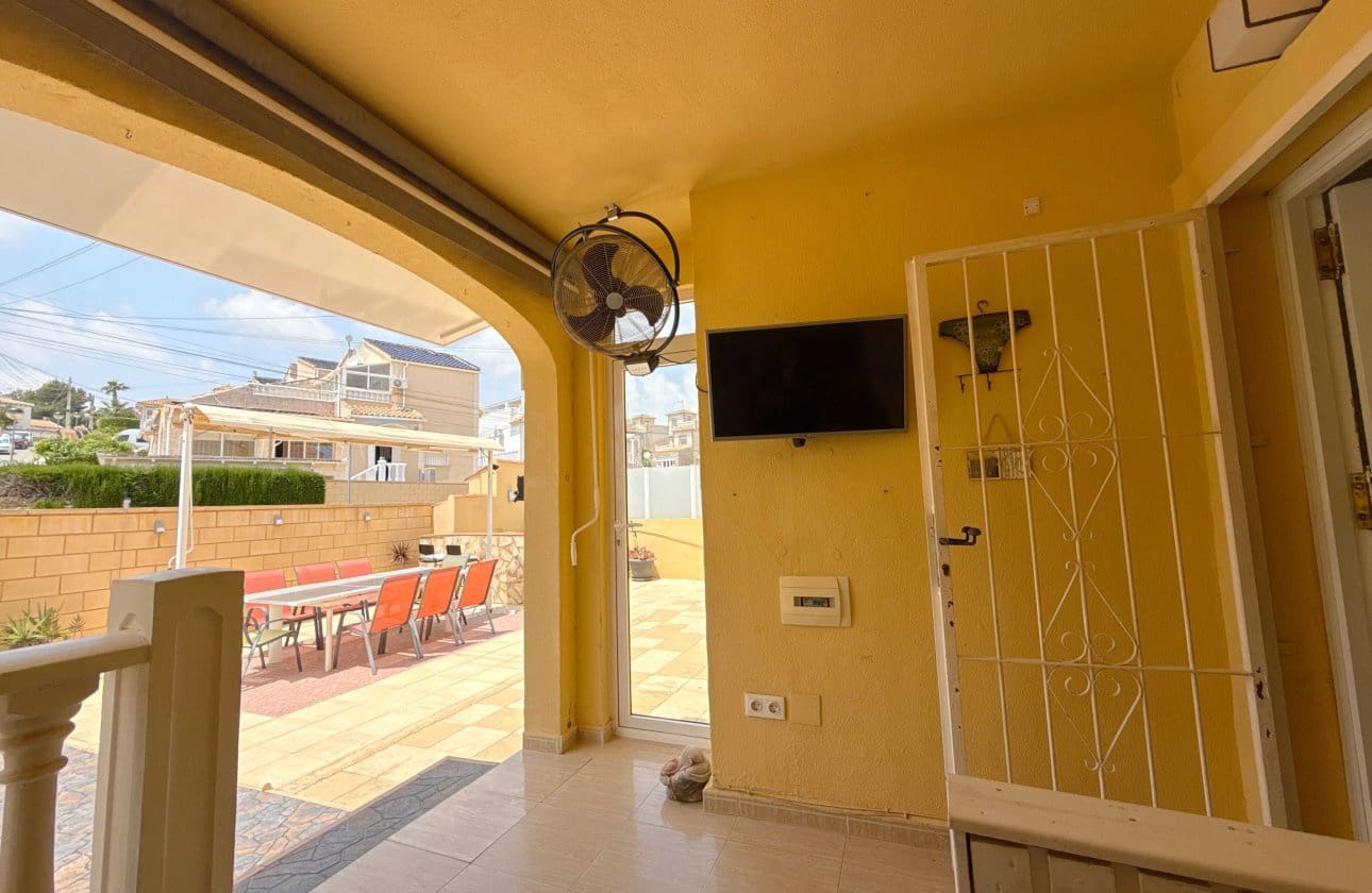 4 bedroom Apartment for sale in Villamartin with pool - € 189,950 (Ref: 9138280)