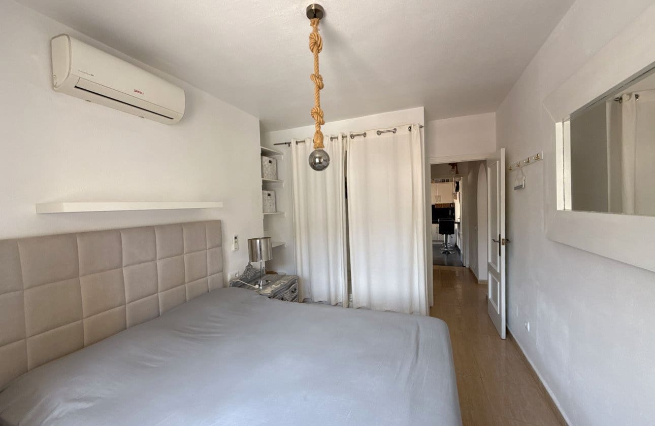 4 bedroom Apartment for sale in Villamartin with pool - € 189,950 (Ref: 9138280)