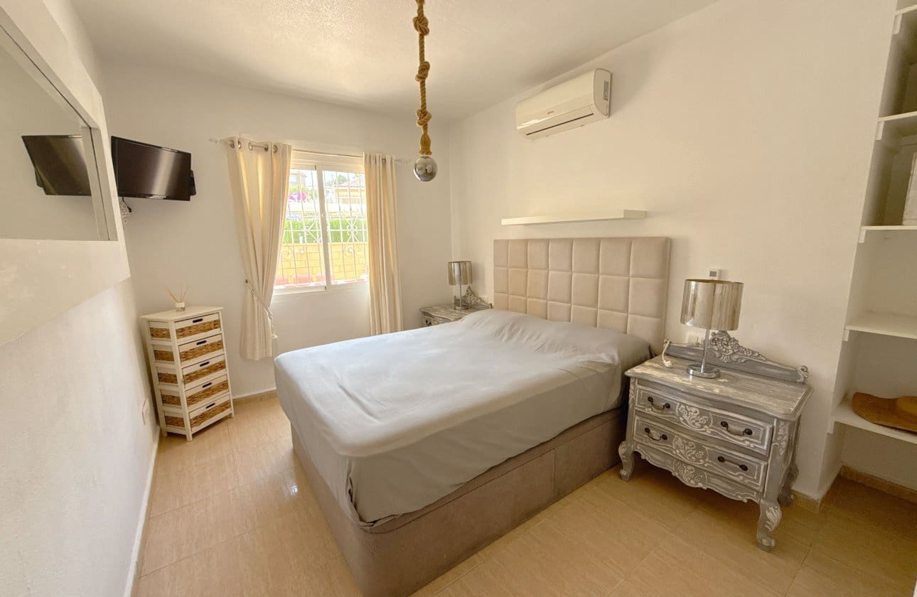 4 bedroom Apartment for sale in Villamartin with pool - € 189,950 (Ref: 9138280)