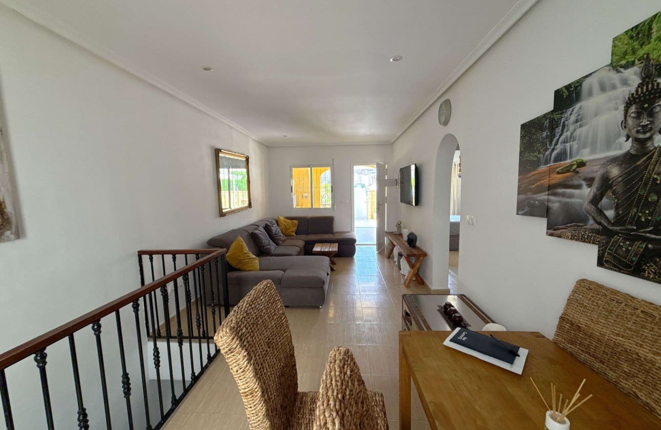 4 bedroom Apartment for sale in Villamartin with pool - € 189,950 (Ref: 9138280)