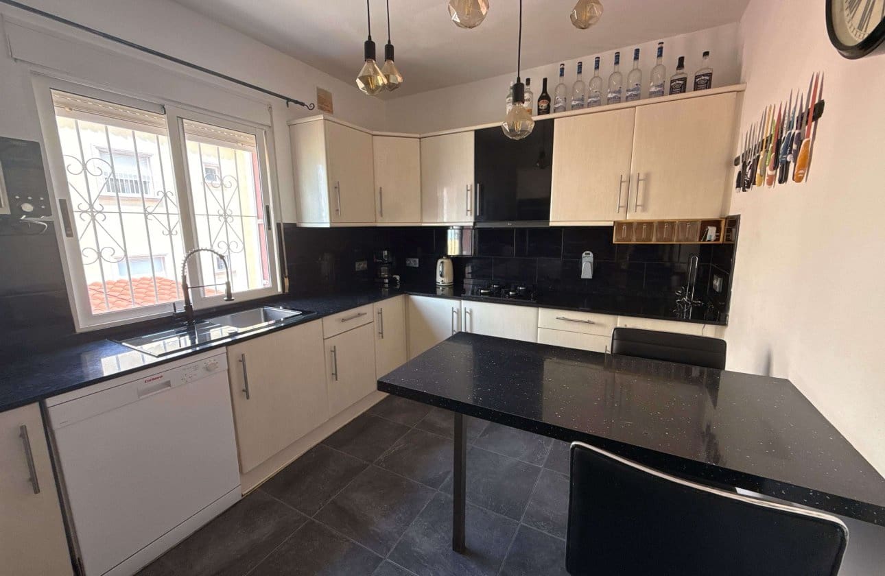 4 bedroom Apartment for sale in Villamartin with pool - € 189,950 (Ref: 9138280)