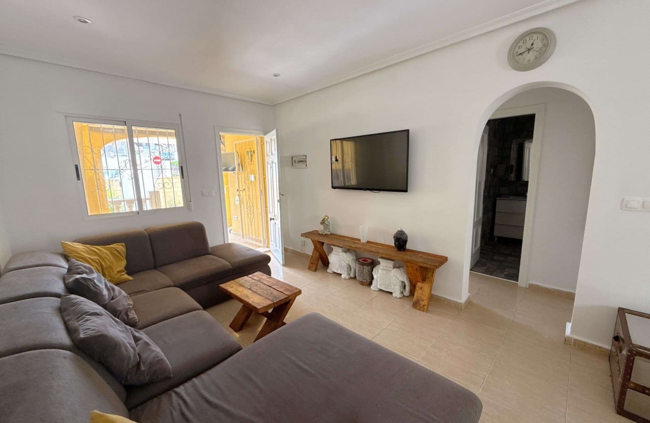 4 bedroom Apartment for sale in Villamartin with pool - € 189,950 (Ref: 9138280)