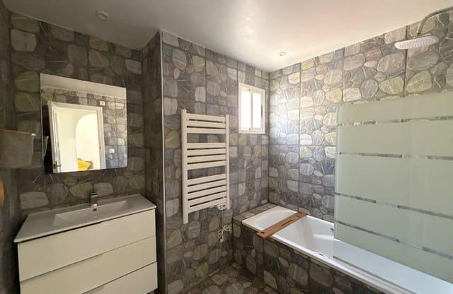 4 bedroom Apartment for sale in Villamartin, Orihuela with pool - € 189,950 (Ref: 9138280)