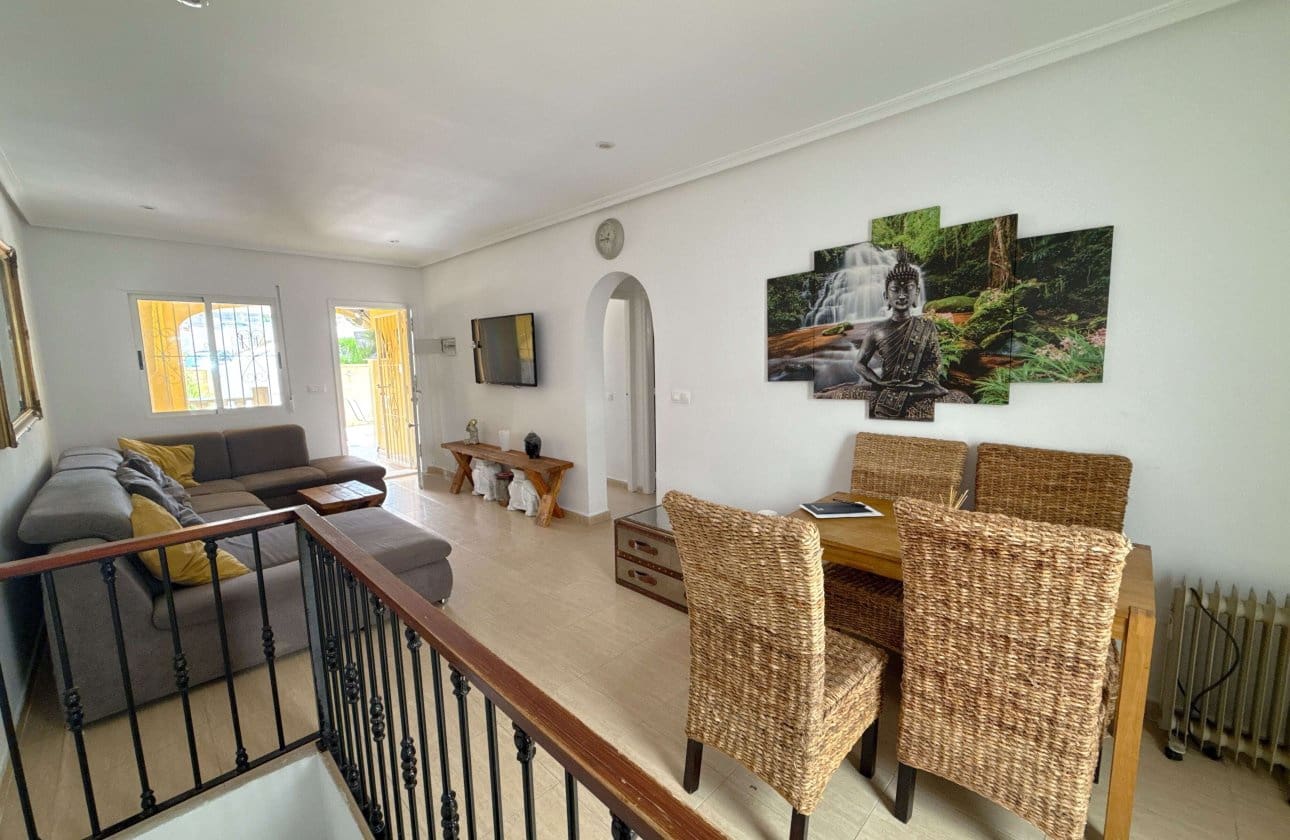 4 bedroom Apartment for sale in Villamartin with pool - € 189,950 (Ref: 9138280)