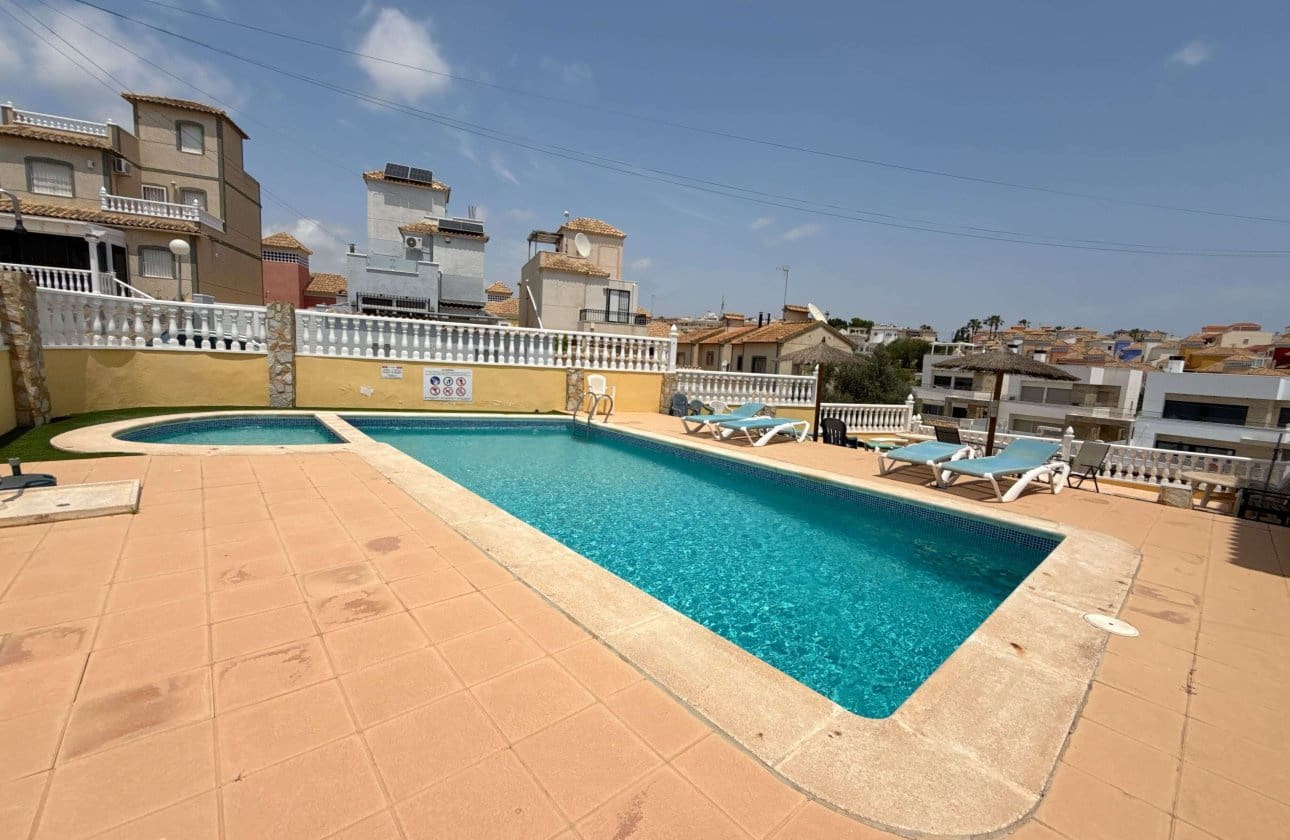 4 bedroom Apartment for sale in Villamartin with pool - € 189,950 (Ref: 9138280)