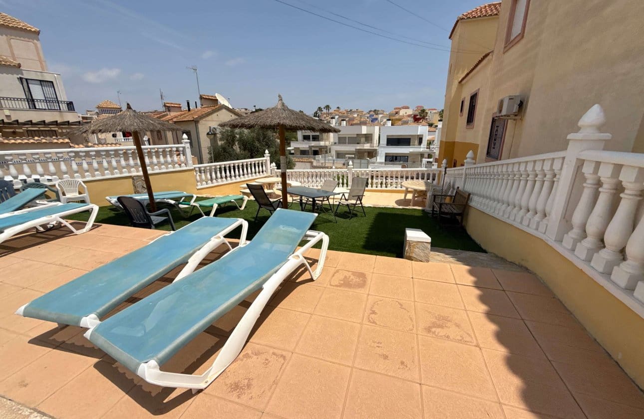 4 bedroom Apartment for sale in Villamartin with pool - € 189,950 (Ref: 9138280)