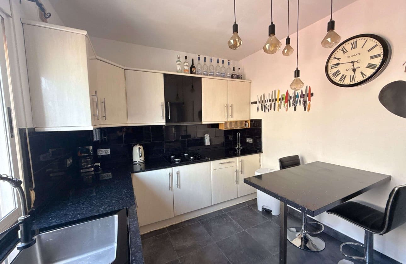 4 bedroom Apartment for sale in Villamartin with pool - € 189,950 (Ref: 9138280)