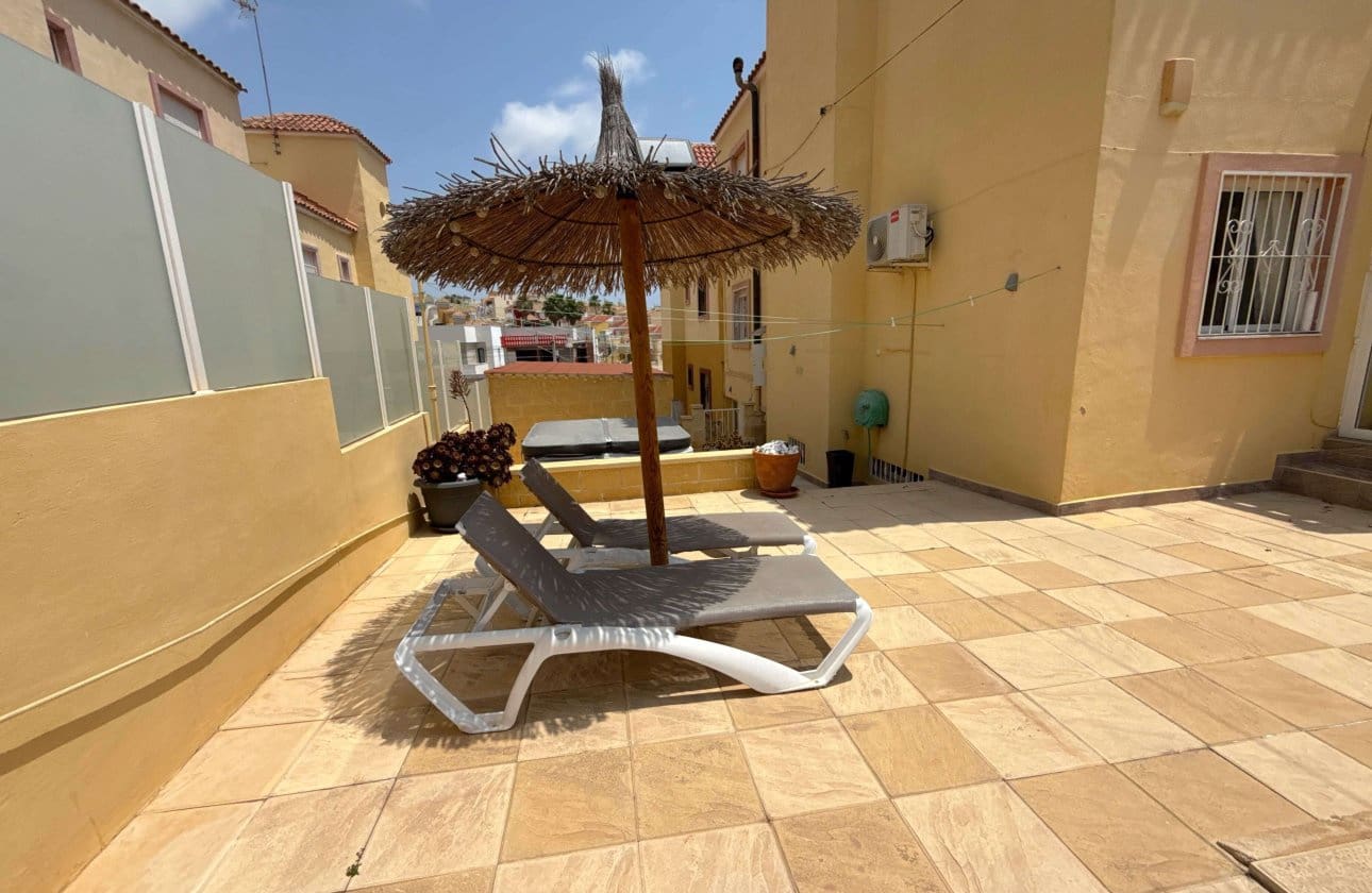 4 bedroom Apartment for sale in Villamartin with pool - € 189,950 (Ref: 9138280)