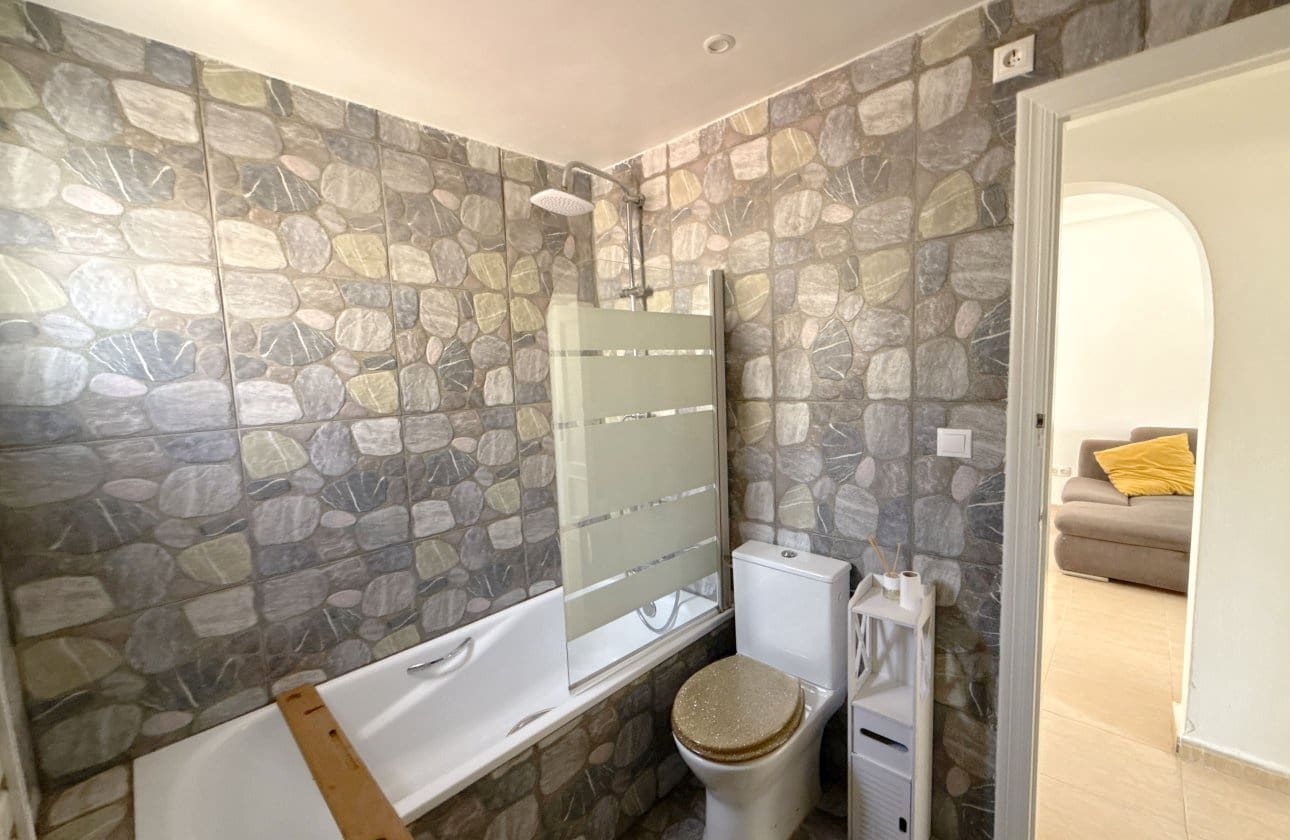 4 bedroom Apartment for sale in Villamartin with pool - € 189,950 (Ref: 9138280)