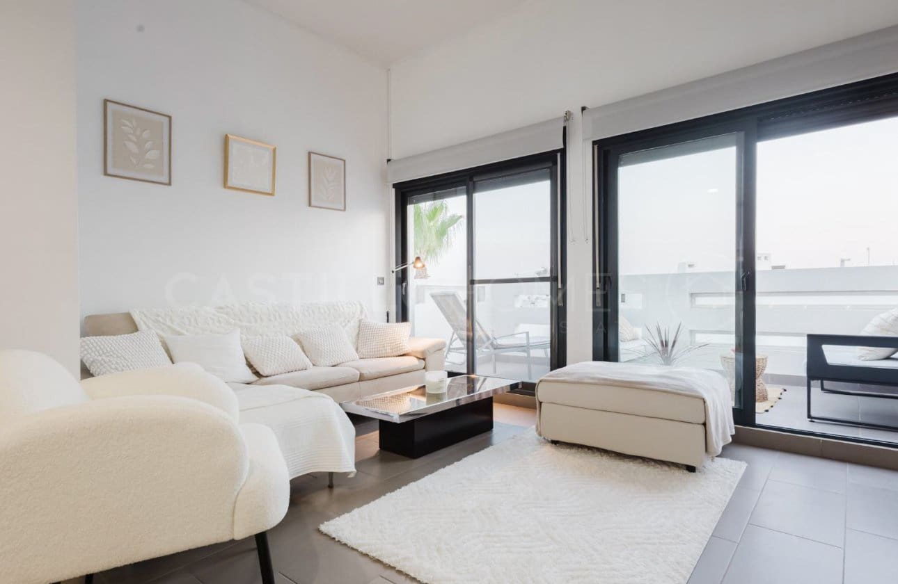 2 soveværelse Penthouse til salg i Villamartin med swimmingpool - € 365.000 (Ref: 9143170)