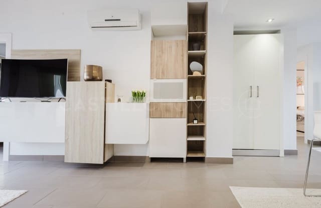 Ático de 2 habitaciones en Villamartin, Orihuela en venta con piscina - 365.000 € (Ref: 9143170)