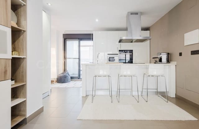 Ático de 2 habitaciones en Villamartin, Orihuela en venta con piscina - 365.000 € (Ref: 9143170)