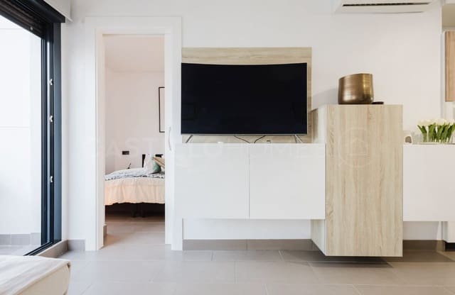 Ático de 2 habitaciones en Villamartin, Orihuela en venta con piscina - 365.000 € (Ref: 9143170)