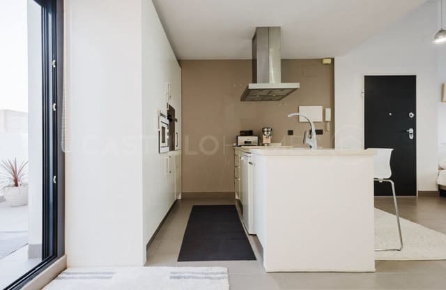 Ático de 2 habitaciones en Villamartin, Orihuela en venta con piscina - 365.000 € (Ref: 9143170)