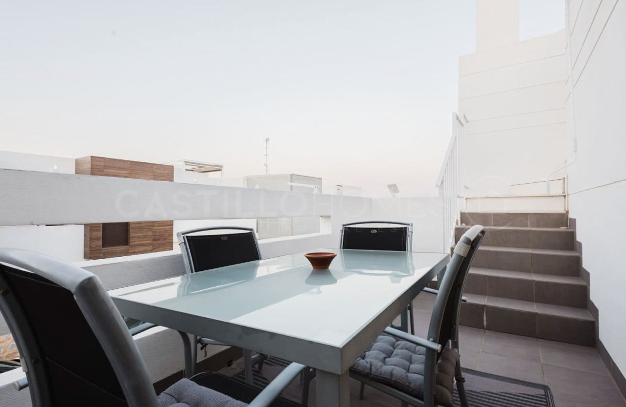 2 soveværelse Penthouse til salg i Villamartin med swimmingpool - € 365.000 (Ref: 9143170)