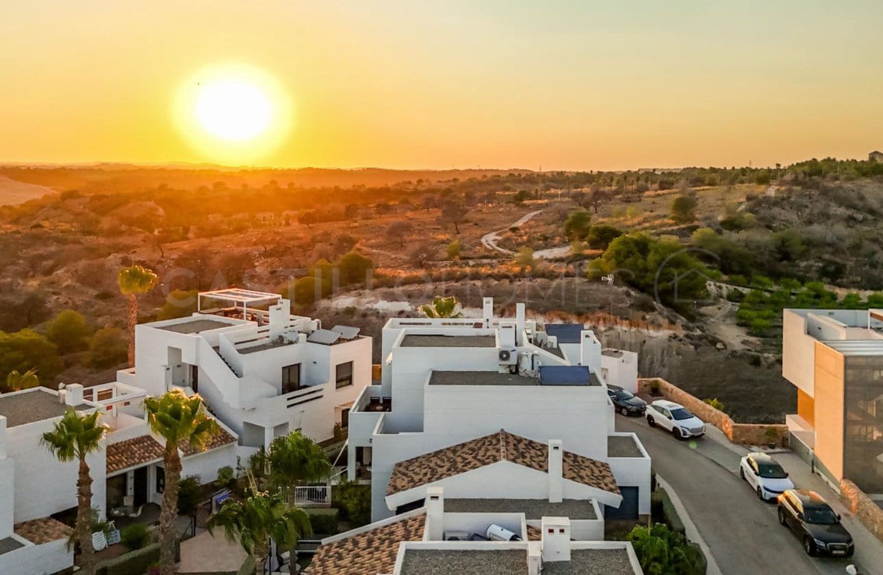 2 soveværelse Penthouse til salg i Villamartin med swimmingpool - € 365.000 (Ref: 9143170)