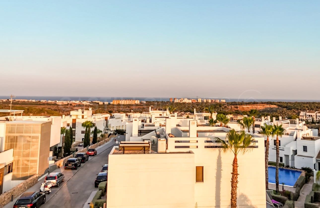 2 soveværelse Penthouse til salg i Villamartin med swimmingpool - € 365.000 (Ref: 9143170)