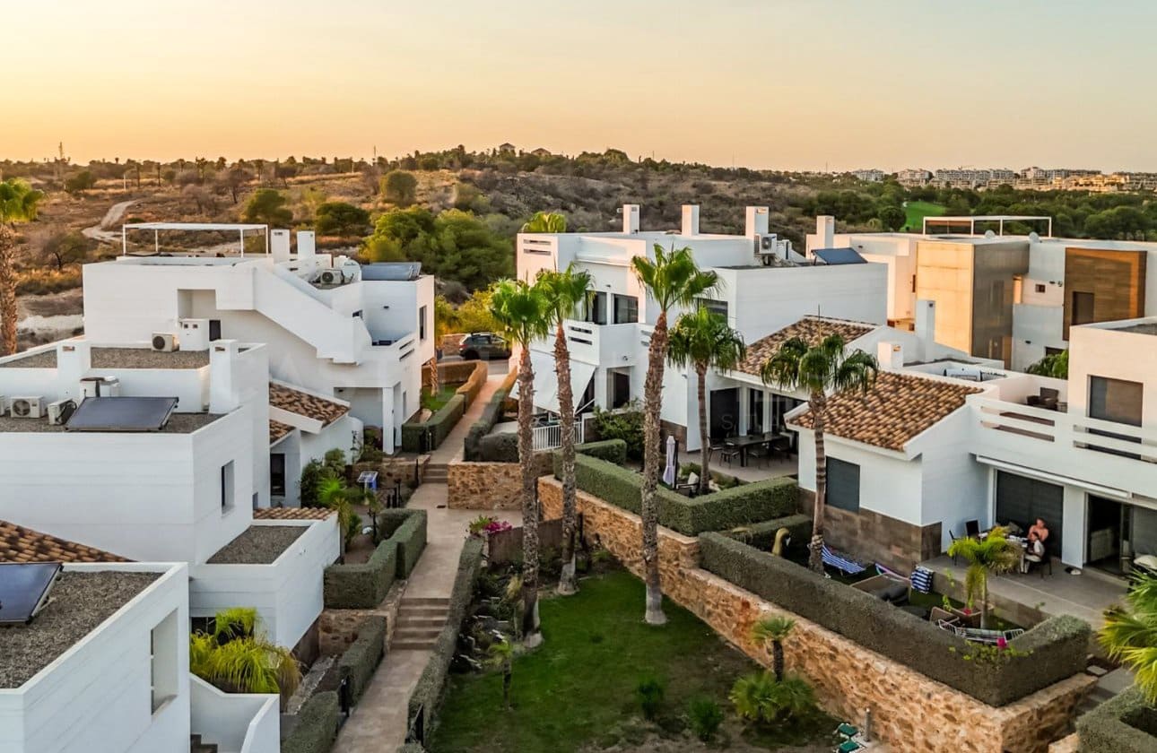 2 soveværelse Penthouse til salg i Villamartin med swimmingpool - € 365.000 (Ref: 9143170)