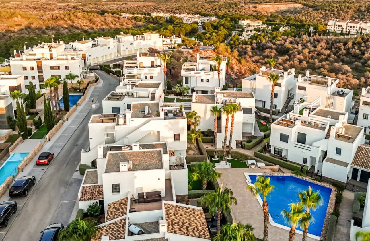 2 soveværelse Penthouse til salg i Villamartin med swimmingpool - € 365.000 (Ref: 9143170)