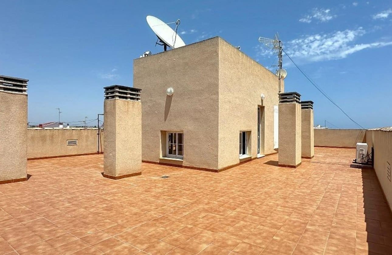 2 makuuhuone Ranta-asunto myytävänä paikassa Los Cuarteros mukana uima-altaan - 257 000 € (Ref: 9175530)