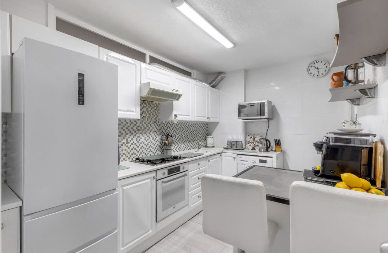 Apartamento de 2 habitaciones en Torrevieja en venta - 179.000 € (Ref: 9181287)