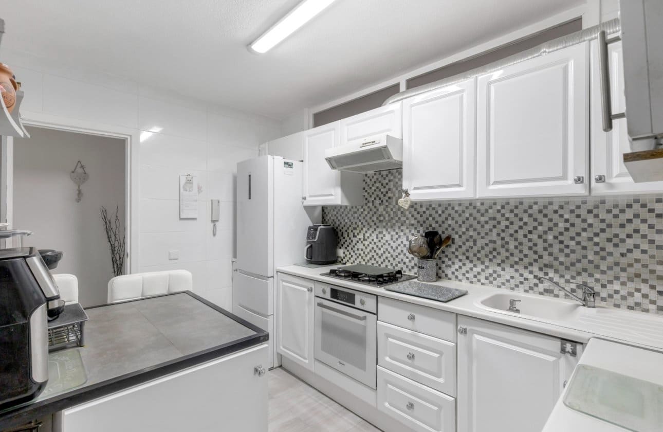 Apartamento de 2 habitaciones en Torrevieja en venta - 179.000 € (Ref: 9181287)