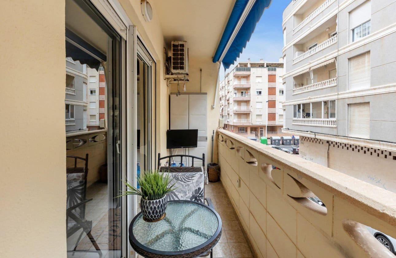 Apartamento de 2 habitaciones en Torrevieja en venta - 179.000 € (Ref: 9181287)