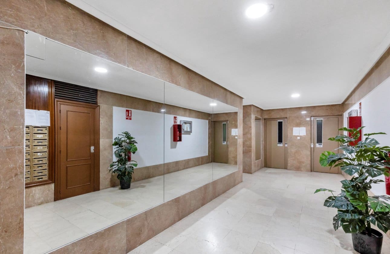 Apartamento de 2 habitaciones en Torrevieja en venta - 179.000 € (Ref: 9181287)