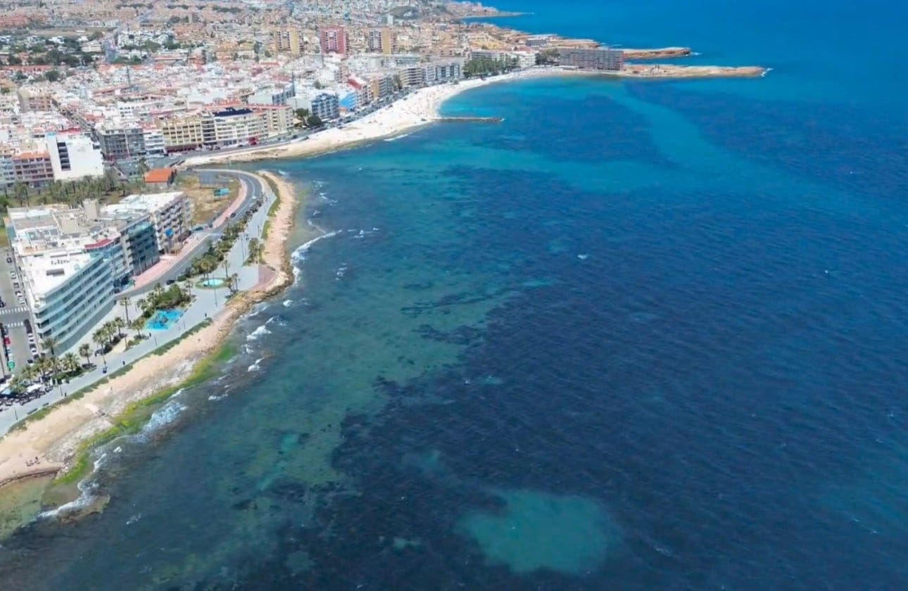 Apartamento de 2 habitaciones en Torrevieja en venta - 179.000 € (Ref: 9181287)