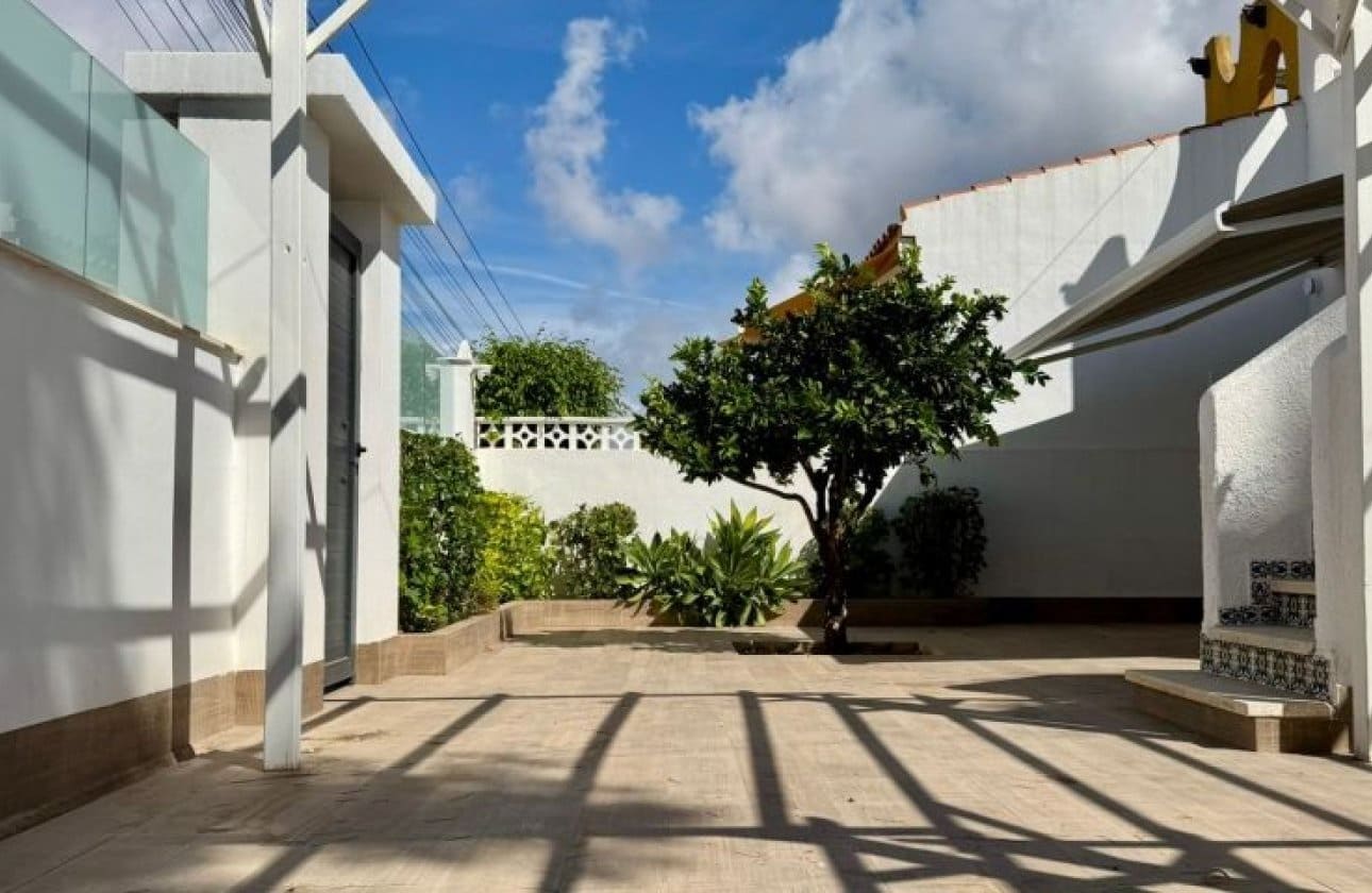 2 soverom Villa til salgs i Torrevieja med svømmebasseng - € 385 000 (Ref: 9231075)