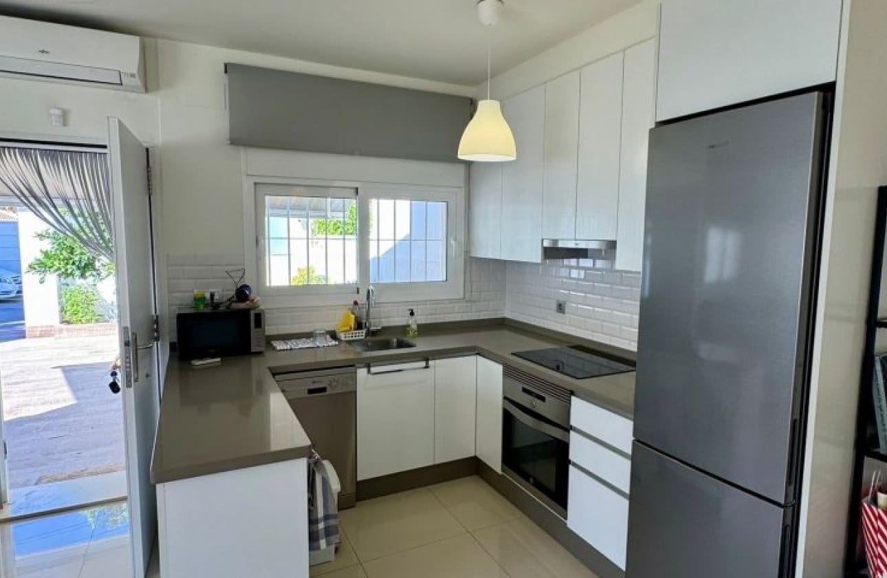 2 soverom Villa til salgs i Torrevieja med svømmebasseng - € 385 000 (Ref: 9231075)