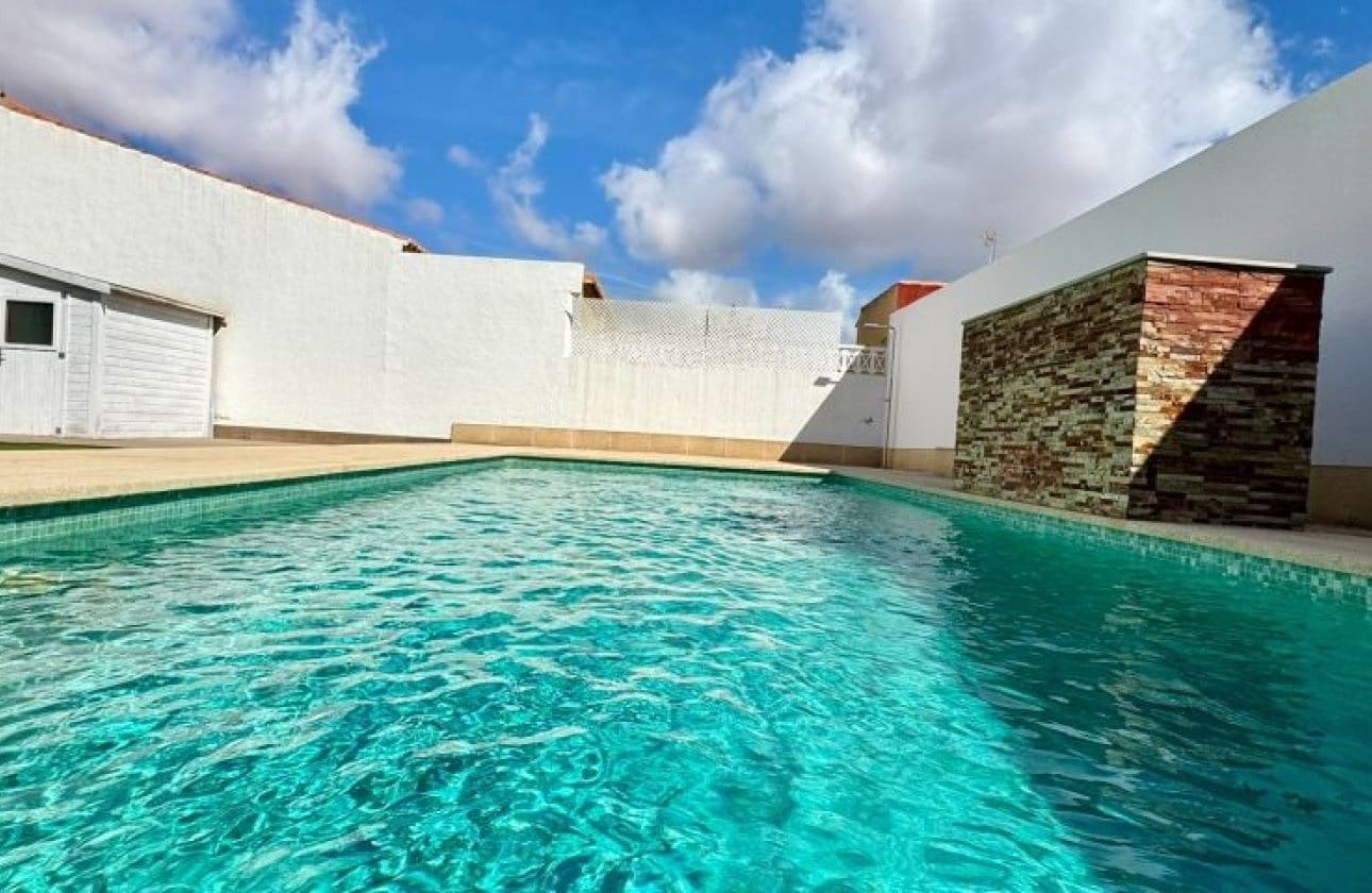 2 soverom Villa til salgs i Torrevieja med svømmebasseng - € 385 000 (Ref: 9231075)