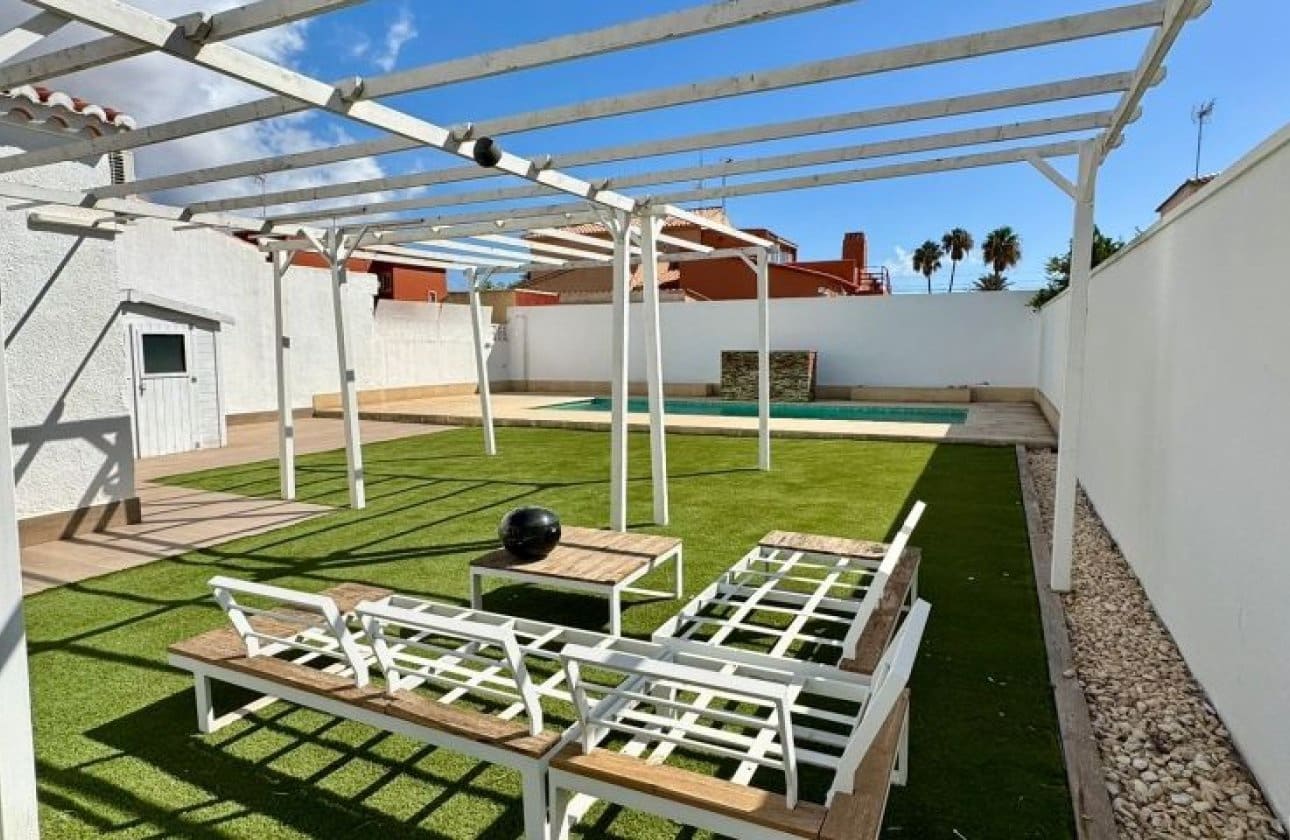 2 soverom Villa til salgs i Torrevieja med svømmebasseng - € 385 000 (Ref: 9231075)