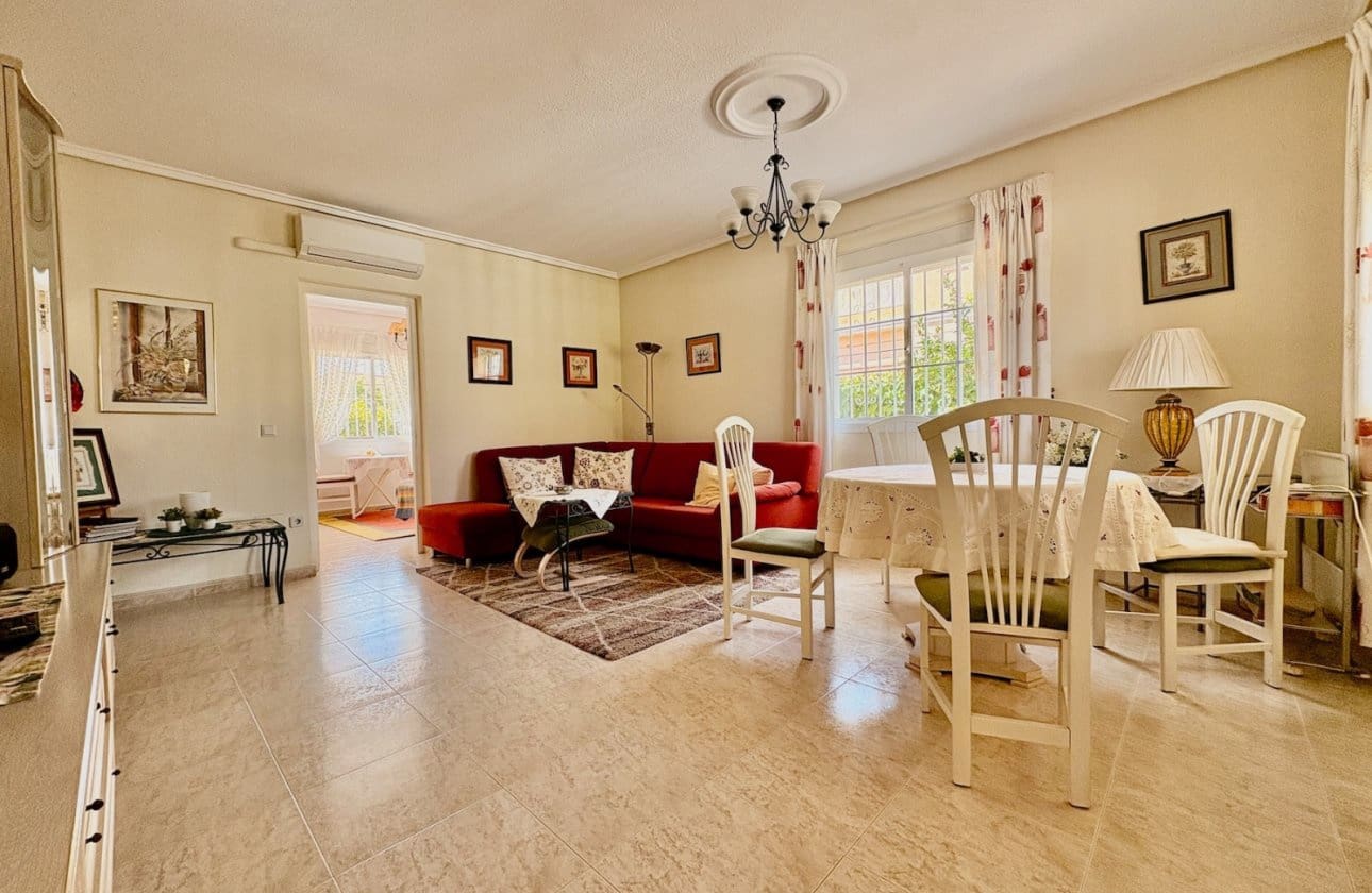 Chalet de 3 habitaciones en Ciudad Quesada en venta con piscina - 249.000 € (Ref: 9233859)