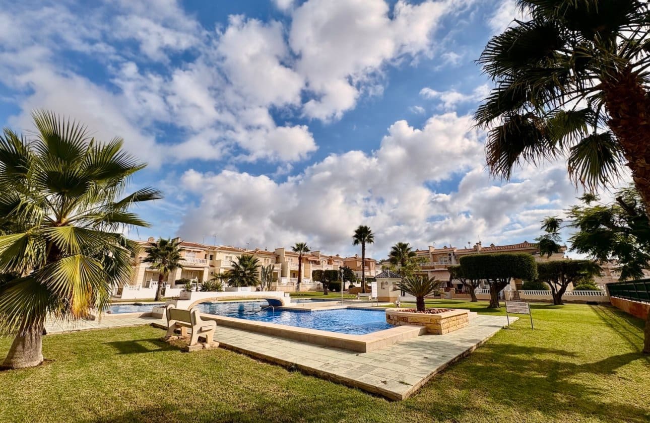 Chalet de 3 habitaciones en Ciudad Quesada en venta con piscina - 249.000 € (Ref: 9233859)