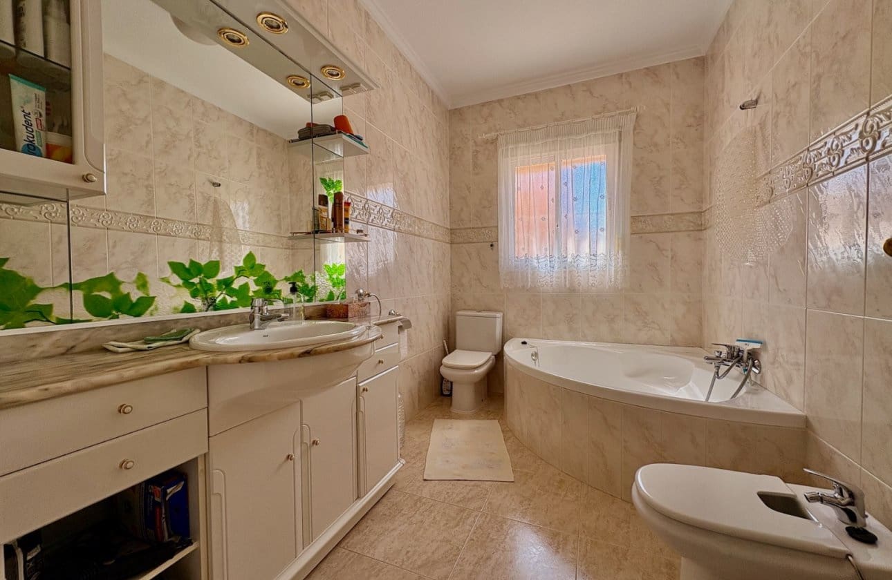 Chalet de 3 habitaciones en Ciudad Quesada en venta con piscina - 249.000 € (Ref: 9233859)