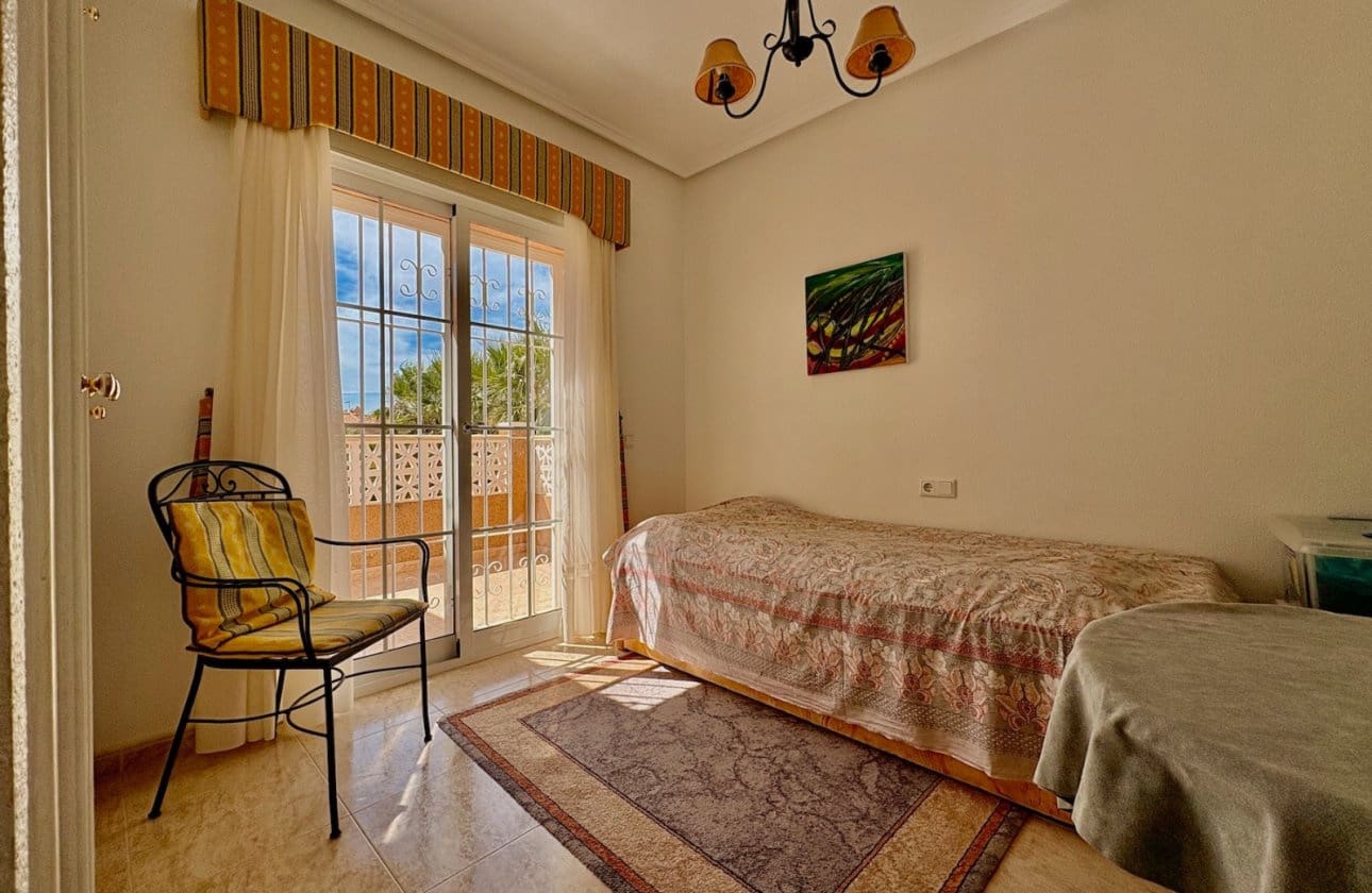 Chalet de 3 habitaciones en Ciudad Quesada en venta con piscina - 249.000 € (Ref: 9233859)