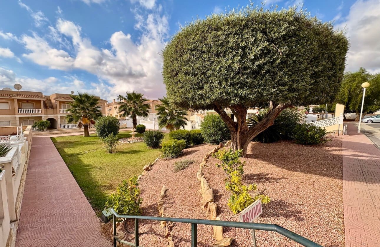 Chalet de 3 habitaciones en Ciudad Quesada en venta con piscina - 249.000 € (Ref: 9233859)