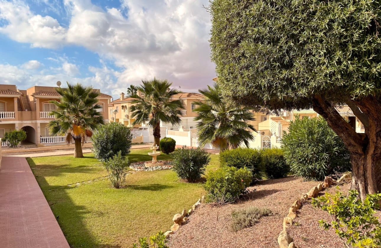 Chalet de 3 habitaciones en Ciudad Quesada en venta con piscina - 249.000 € (Ref: 9233859)