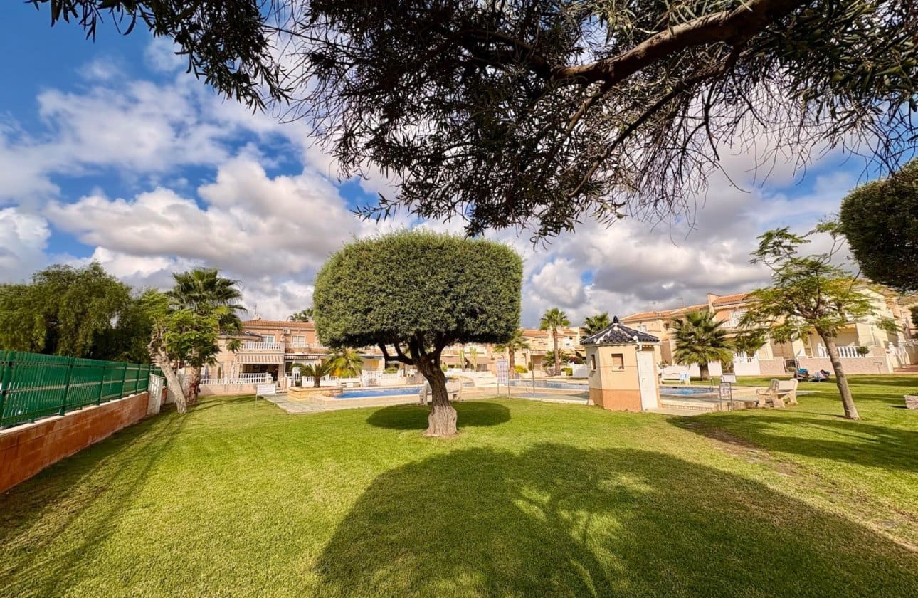 Chalet de 3 habitaciones en Ciudad Quesada en venta con piscina - 249.000 € (Ref: 9233859)