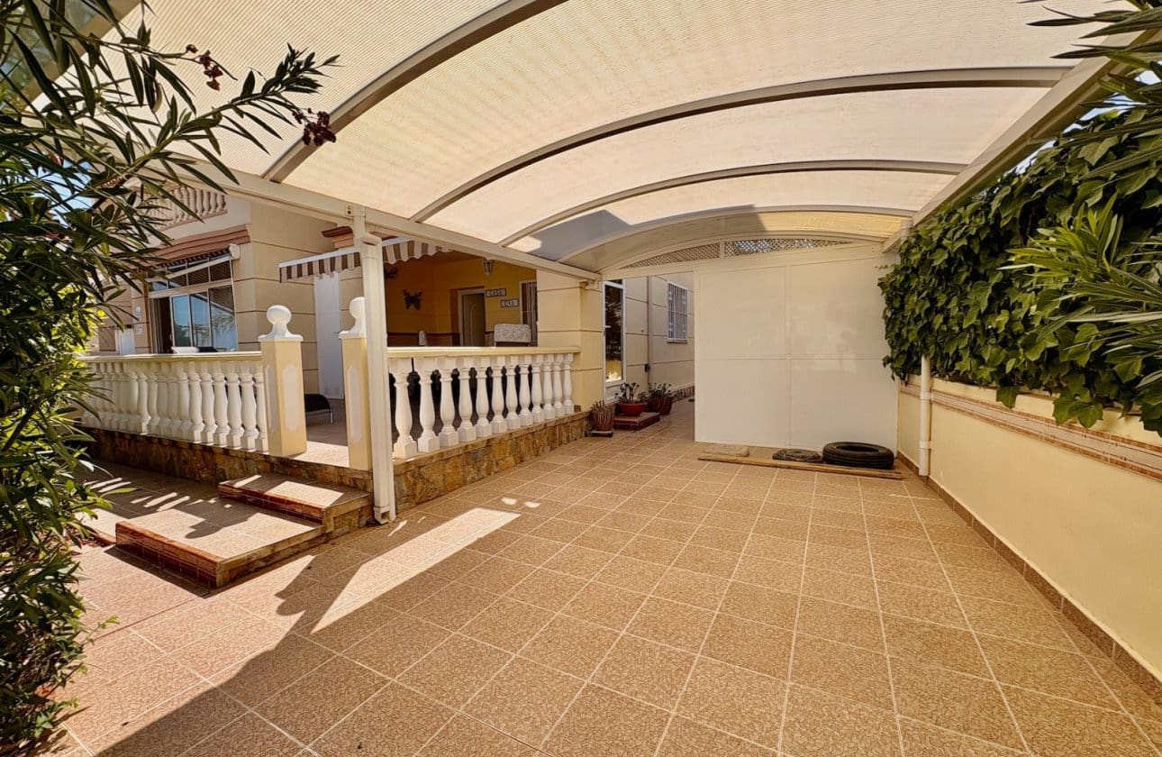 Chalet de 3 habitaciones en Ciudad Quesada en venta con piscina - 249.000 € (Ref: 9233859)