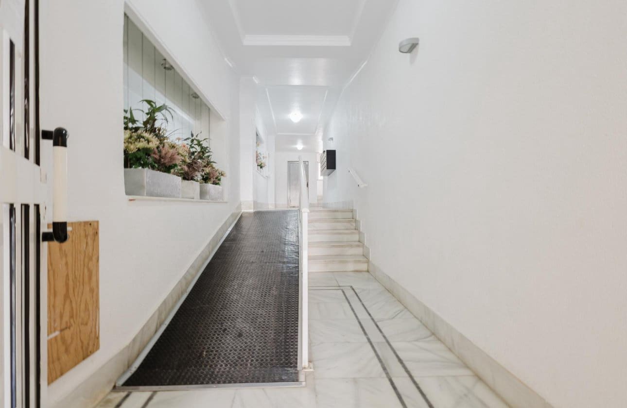 Ático de 2 habitaciones en Torrevieja en venta - 149.500 € (Ref: 9253709)