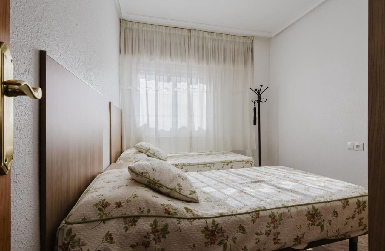 Ático de 2 habitaciones en Torrevieja en venta - 149.500 € (Ref: 9253709)