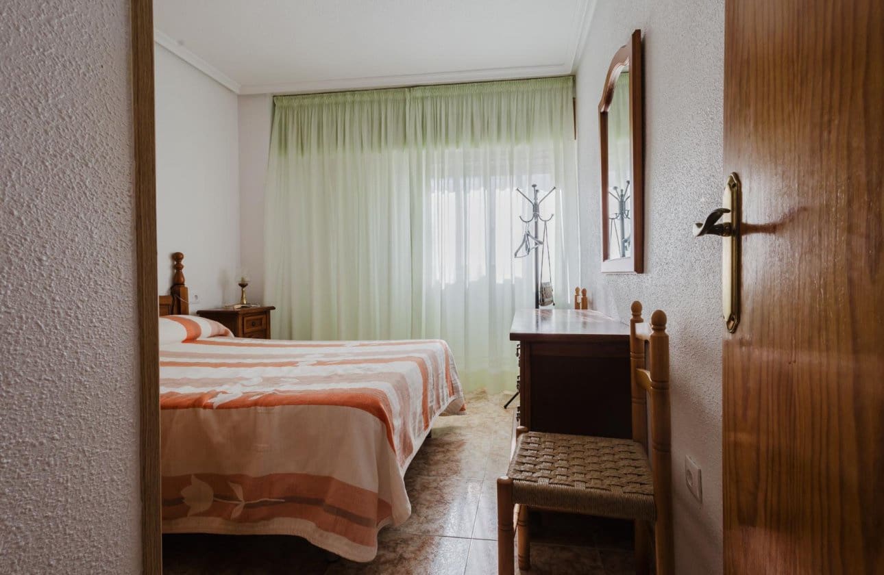 Ático de 2 habitaciones en Torrevieja en venta - 149.500 € (Ref: 9253709)