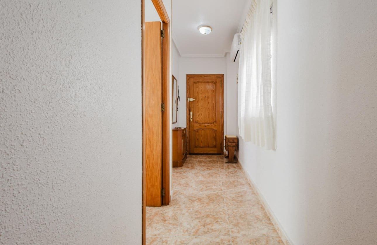 Ático de 2 habitaciones en Torrevieja en venta - 149.500 € (Ref: 9253709)