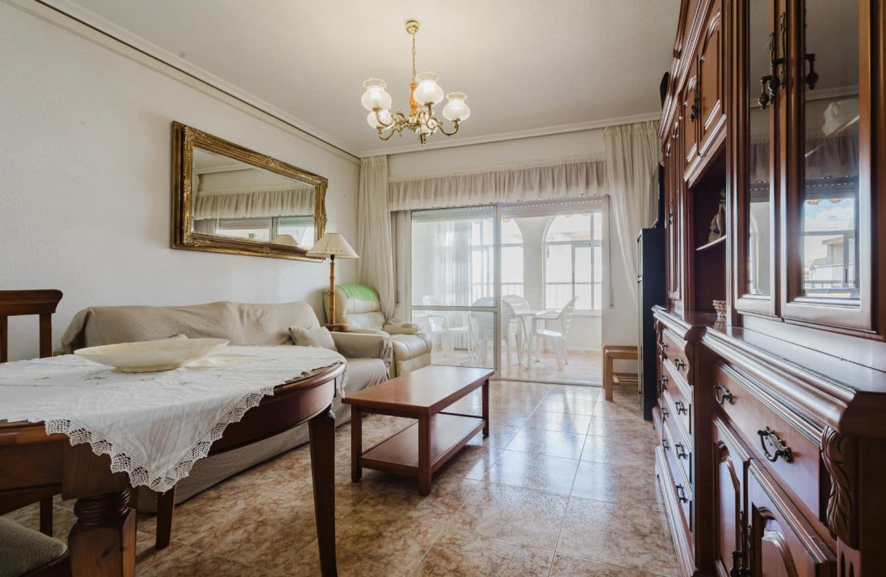 Ático de 2 habitaciones en Torrevieja en venta - 149.500 € (Ref: 9253709)