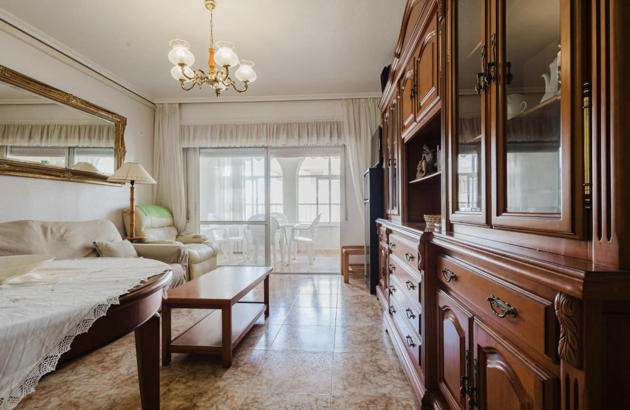 Ático de 2 habitaciones en Torrevieja en venta - 149.500 € (Ref: 9253709)