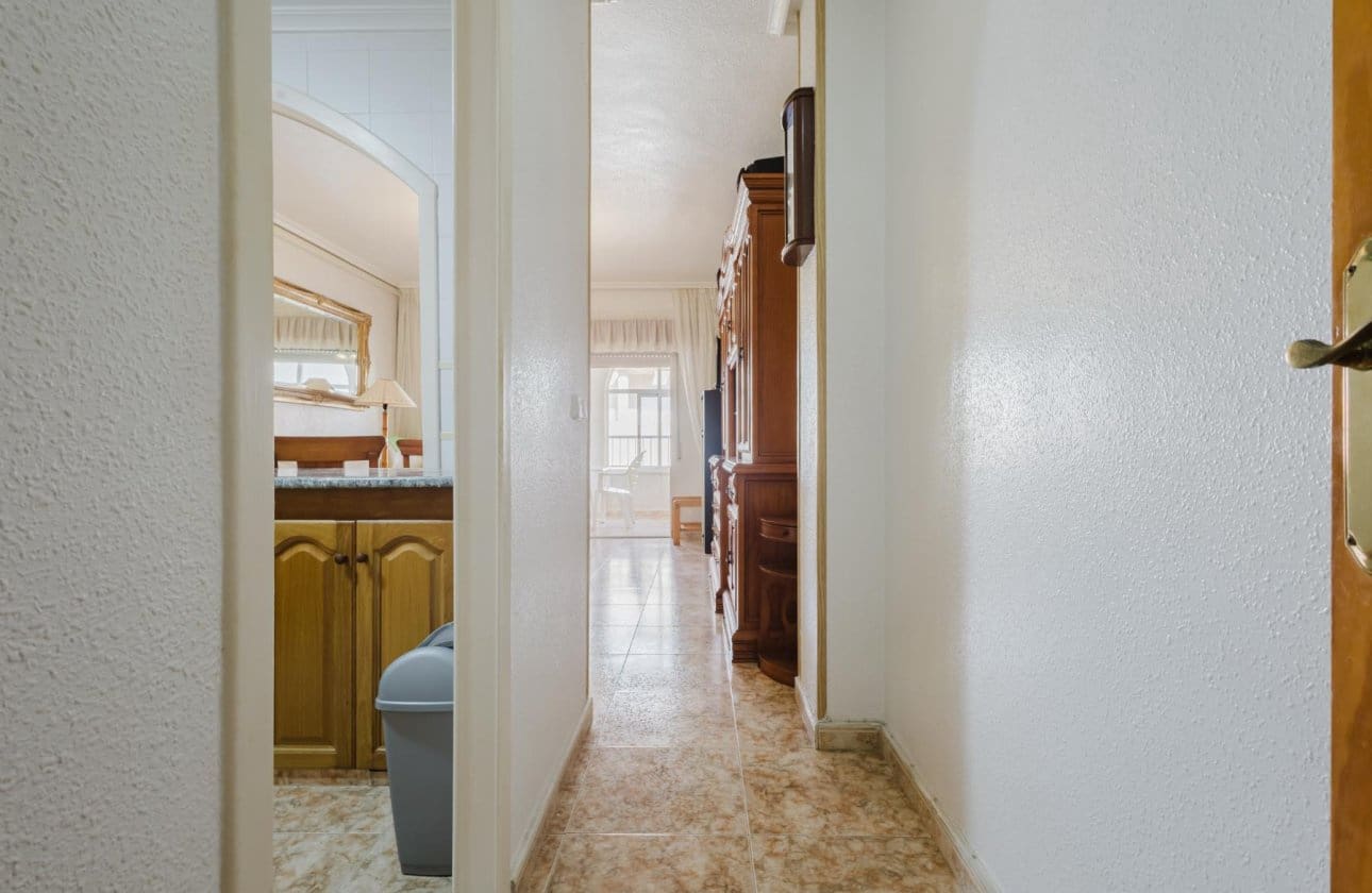 Ático de 2 habitaciones en Torrevieja en venta - 149.500 € (Ref: 9253709)