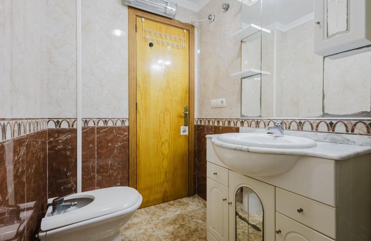 Ático de 2 habitaciones en Torrevieja en venta - 149.500 € (Ref: 9253709)